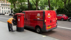 Royal Mail Sees Online Shopping Boom Brighten Sales Outlook