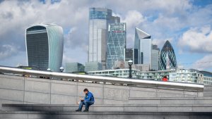 UK Economy Shrinks At Start Of Feared Long Recession