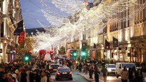 UK Retailers Report Strong Pre-Xmas Demand, Biggest Price Rises Since 1990