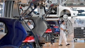 Gas-Guzzling German Carmakers Face Uphill Struggle To Go Green