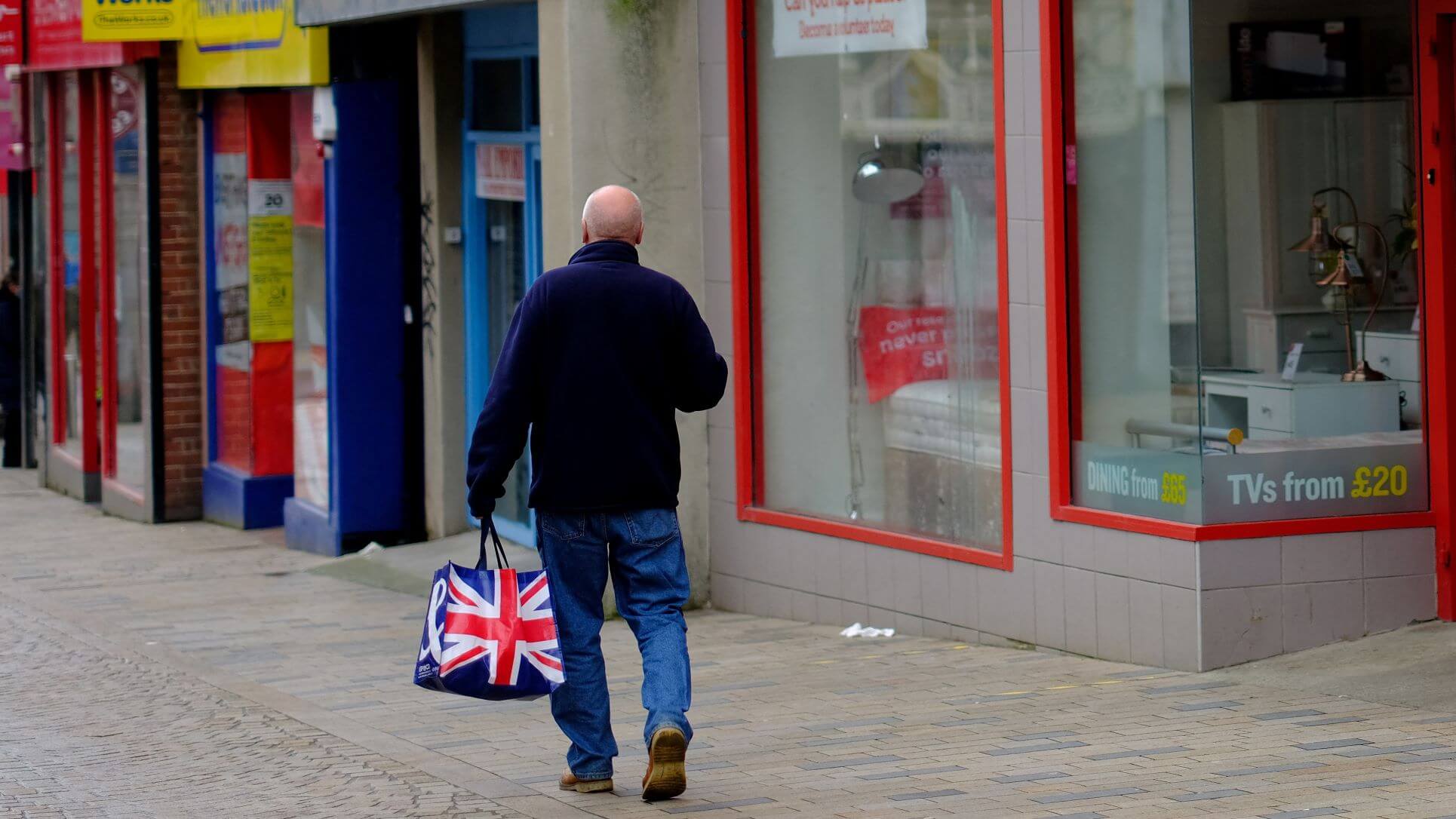 UK Retail Sales Plunge, Underlining Risk Of Recession