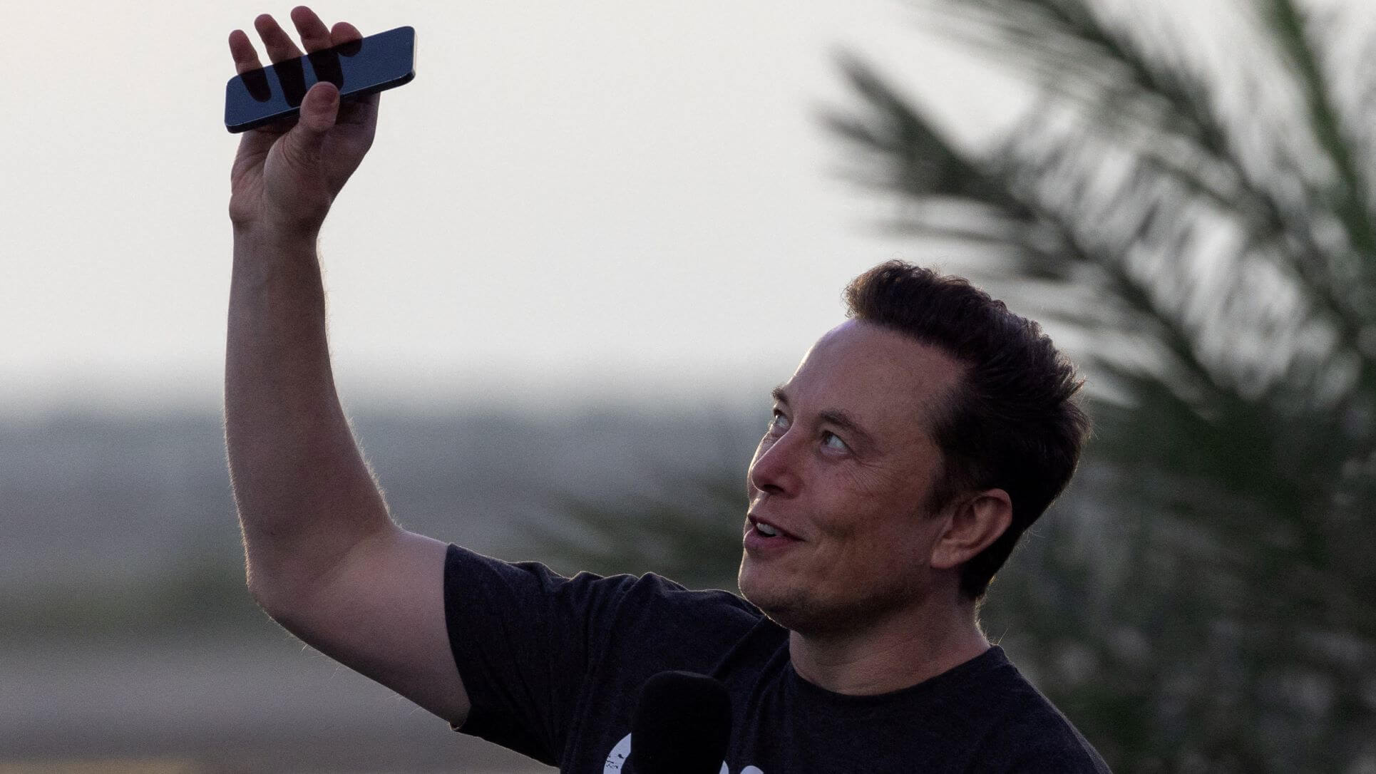 Musk Reverses Course, Again: He's Ready To Buy Twitter, Build 'X' App