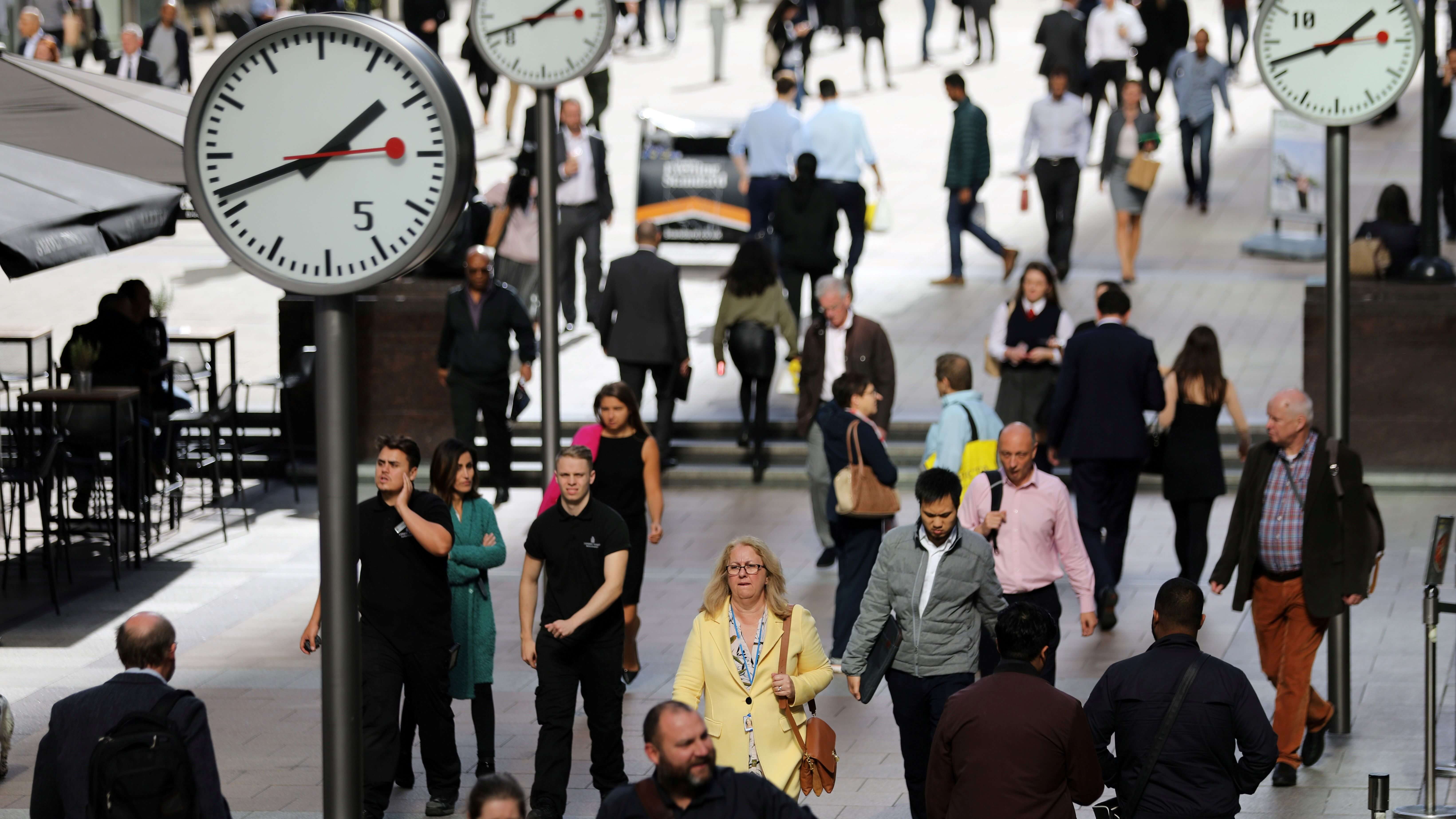 UK Firms Cut Hiring Of Permanent Staff, Recruiters' Survey Shows
