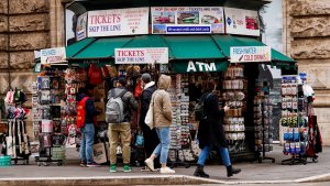 Italy's Iconic Kiosks Crushed By Failing Newspaper Sales