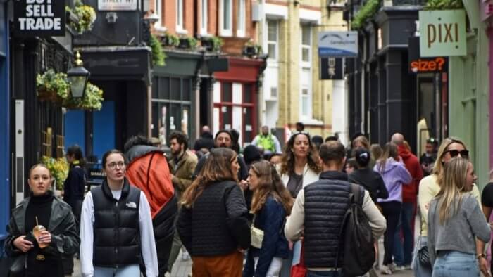 UK Retail Sales Rebound In May As Warm Weather Boosts Spending