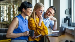 The Hustler Cling-Ons: Red Flags To Watch For